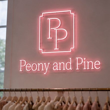 Customized neon signs for retail and boutiques